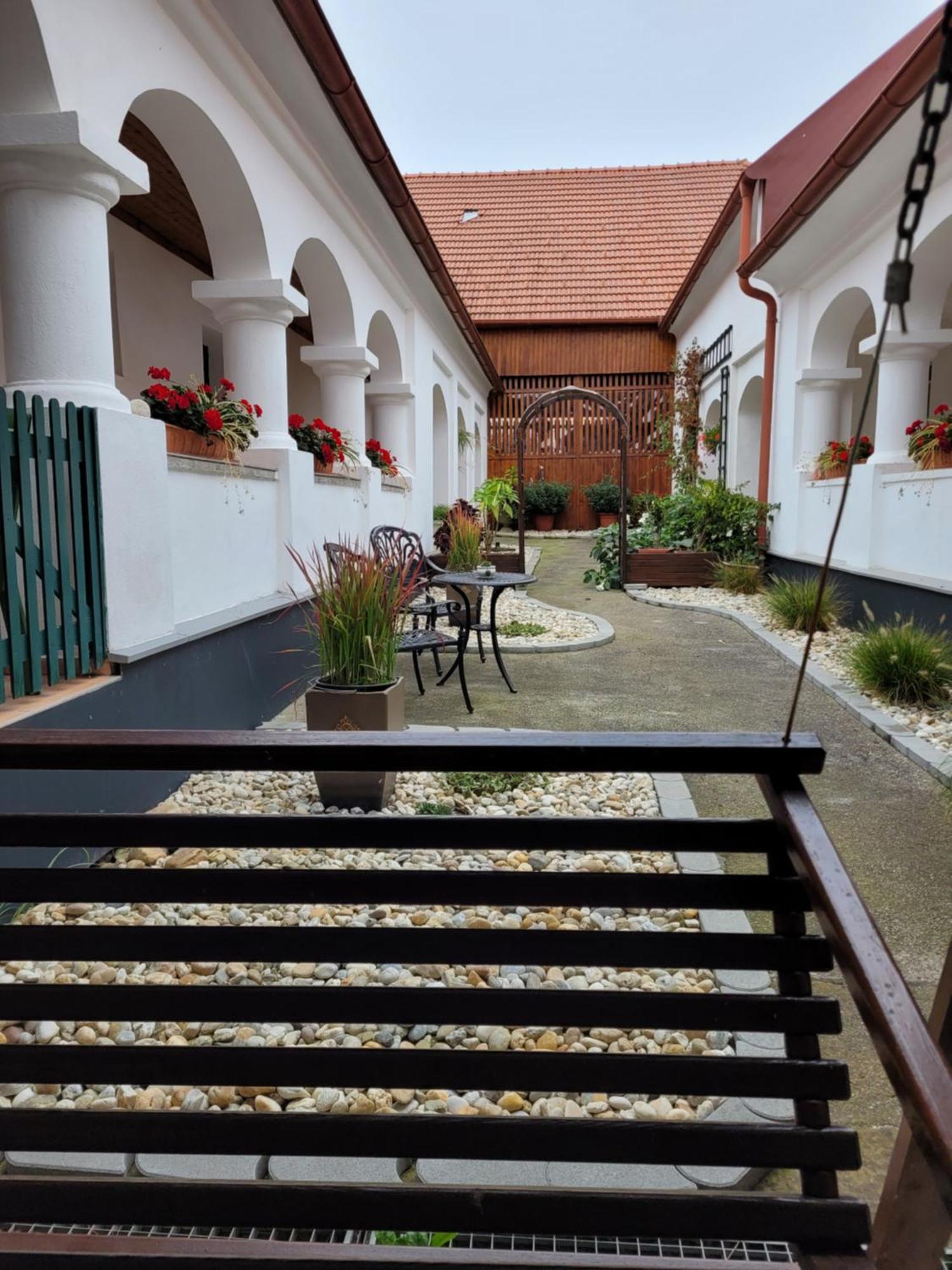 Arkadenhof Kurtz Hotel Markt Allhau Buitenkant foto